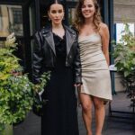 Tina Kandelaki Instagram - ...что вчера было! Презентовали оливковые патчи. Новая формула, парный дизайн, вдохновленный Грецией и Средиземноморьем. Самый актуальный косметический продукт, чтобы восстановить кожу после солнца. На мероприятии все было по классическому сценарию: патчи улетучились в мгновение ока! Как говорится, сколько патчей @ansaligy ни привози, все разберут за секунду) Из хороших новостей: патчи уже доступны к заказу на нашем сайте, за первые часы продаж они вышли в топ, и запасы стремительно тают. На пару дней поставлю к себе в шапку профиля ссылку, успевайте заказать свой кусочек средиземноморского вайба и красоты 💚 Отдельно хочу упомянуть ресторан, обязательный к посещению в Москве – @thegreeksmoscow на Неглинной. А вино этого лета – легкое греческое Hilandar Rose от @simplewine.ru – именно такое мы дарили гостям в качестве комплимента, чтобы продлить воспоминания об этом вечере.