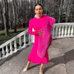 Tina Kandelaki Instagram - Эта Барби любит розовый! #БитваЛуков сегодня про самый горячий тренд последних месяцев 🔥 Выбирайте любимый образ)