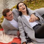 Tina Kandelaki Instagram - Дорогой мой Вася! Ты знаешь, насколько я при всей своей публичности не люблю публичные объяснения в любви тем, кого я люблю больше всего в жизни. Но тем не менее день рождения в современном мире — это такая дата, когда благодаря цифровым реалиям отмолчаться уже ни у кого не получится. То, что я тебя люблю, это очевидно, но то, что я тебя безгранично уважаю и тобой восхищаюсь, точно заслуживает публичности. Я восхищаюсь тобой и горжусь тем, что я твоя жена. Я, честно говоря, даже не понимаю, кто в этом мире мог быть интереснее тебя, когда речь заходит о разговоре на двоих. И это очень ценно для меня. Потому что быть женой, быть матерью, быть подругой, быть любовницей — это всё важные этапы в любых взаимоотношениях между мужчиной и женщиной. Но быть другом, быть товарищем — это редкая удача, которую Бог дает не всем. Нас он в этом смысле поцеловал и дал нам возможность быть друзьями. Я надеюсь, что никогда в моей жизни не появится друга ближе, чем ты. Ты лучший друг для меня и для огромного количества людей, которые в боях испытали, что такое быть твоим товарищем и иметь возможность почувствовать рядом твое плечо. С днем рождения! Я надеюсь, что все наши самые безумные мечты обязательно сбудутся. Даже кофе в Нью-Йорке за рубли!
