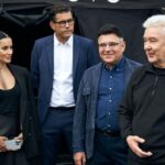 Tina Kandelaki Instagram - Москва при Собянине продолжает хорошеть. Сегодня красивых улиц столицы стало ещё больше. Посмотрите, что мы построили всего за три месяца в кинопарке «Москино» в Красной Пахре! Сегодня открыли здесь новый кинокластер вместе с мэром Сергеем Собяниным и генеральным директором «Газпром-Медиа» Александром Жаровым. Здесь воссозданы самые узнаваемые улицы столицы, и теперь организовать практически натурные съемки нам будет проще. Сегодня у нас была съёмочная смена «Постучись в мою дверь» с Никитой Волковым и Лианой Грибой. Сергей Семенович заглянул на смену и даже поучаствовал в процессе. Сказал, что к зданиям у него вопросов нет, а вот плитка нужна новая)) Мы здесь только разворачиваемся, совсем скоро стартуют новые проекты, я вам чуть позже всё расскажу!