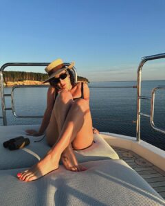 Tina Kandelaki Instagram - Золотой час — единственная вещь, которая одинаково прекрасна независимо от того, где, кто или что вы. Простой вопрос: закат или рассвет?