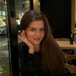Tina Kandelaki Instagram - Моя любимая Мелания! Ты знаешь, как я к тебе отношусь, ты знаешь, что я тебя люблю абсолютно беззаветно все эти 24 года и буду любить всегда, всю твою долгую и прекрасную жизнь. Ты для меня нежное, хрупкое создание, которое надо беречь и охранять, давая твоей душе возможность распуститься ярким и красивым цветком в этой очень сложной и непростой жизни. Ты, несмотря на твою современность, абсолютно романтичный, тонкий и нежно чувствующий человек. Ты могла бы порхать на балах, ты могла бы быть прекрасной царицей в Египте, ты могла бы оживить любую из тех картин с изображениями женщин, которые вдохновляют мужчин на подвиги, поэтов — на великие произведения, художников — на великие картины. Ты есть смысл моей жизни, но, конечно, я бы очень хотела, чтобы тот человек, для которого ты тоже станешь смыслом жизни, любил тебя и понимал, насколько невероятным и большим даром ты будешь для него. Ты божий дар для всех, кто с тобой соприкасается. Люблю тебя. С Днём рождения, моя принцесса! Moscow, Russia