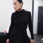Tina Kandelaki Instagram - Новая #битвалуков ! Снова показываю вам модные спойлеры со съемок «Умнее всех». Выбирайте лучший 🔥