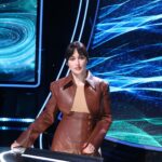 Tina Kandelaki Instagram - На съемках Умнее всех канала Пятница @fridaytv без ретуши и фильтров. Челке быть? Макияж и фото @samira.muah_