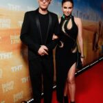 Tina Kandelaki Instagram - Вчерашняя премьера "Выжить в Дубае" собрала полный кинотеатр, все досидели до конца, а теперь, на минуту, представьте, что же будет, если мы снимем кино такое же поразительное, как это реалити 😉 Как справедливо заметила Сусанна Альперина, не хватило только одной фразы моего начальника Жарова Александра Александровича, что он пришёл дать нам Волю.  Хочу добавить только одно слово "телевидению", потому что именно телевидению эта воля к творчеству нужна была давно. И в нашей команде она абсолютно точно есть, поэтому хочу поблагодарить всех: Бориса Ханчаляна @boris_khanchalyan , Аркадия Водахова @yellohood , Костю Обухова @kostya_obukhov , Севу Жарова, наших блистательных Пашу @pavelvolyaofficial и Ляйсан @liasanutiasheva , народную и звездную команду за эту волю к творчеству.  Спасибо нашему пиару и маркетингу - вы крутые! Смотрите наше абсолютно новое реалити только на @tnt_online , уже в это воскресенье, 25 июня в 19:00!