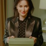 Tina Kandelaki Instagram - Многие говорят, что мечтали бы иметь мою энергию. Но когда узнают, что за этим стоит — режим, ноль алкоголя, ранний сон, ежедневный спорт, то резко меняют свое мнение) И не хотят больше оказаться на моем месте) Понимаю, что не все готовы так сразу изменить свой ритм жизни. Поэтому придумала для вас приятное и эффективное начало: Wellness Box. В него положила средства не только для красоты, но и здоровья — физического и ментального. Коллаген, соль с магнием, БАДы и много других классных находок от лучших брендов: @heleo.4, @drhauschka.ru, URIAGE, @dermedic_rus, @premium_cosmetika, @verifique_beauty, @epsom.pro, @skin_helpers, @lesovo.shop, @vitateka.official, АPIVITA, 8.1.8 BEAUTY FORMULA Уверена, моя аудитория понимает, что без здоровья не будет ничего — ни красоты, ни энергии, ни радости жизни. Велнес-бокс оказался одним из самых популярных: по предзаказу уже продали больше половины тиража. Ссылка в шапке профиля. Для тех, кто, как и я, собирается быть здоровым, молодым и красивым минимум лет до 100.