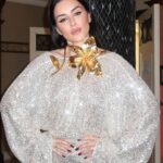 Tina Kandelaki Instagram - Это уже было, и это снова будет. Так устроен человек, что ему суждено отчаиваться, гадать, впадать в состояние фаталиста и выходить из него. Ждать конца всего сущего, бояться и побеждать свои страхи. Не раз за последние 20 лет нам предрекали конец света. И, как видите, мир продолжает стойко стоять, а жизнь течет. Сегодня — новый день, новый год. Шанс начать новое, закончить старое и встретиться со своими страхами и желаниями лицом к лицу. Пусть этот Новый год и предстоящее Рождество будут полны надежды и любви! С Праздником! P.S. ВЮ, я люблю тебя! С тобой никогда не будет покоя и тишины, но мне, бурерожденной, он и не нужен!!! Мне нужен ты) Moscow, Russia