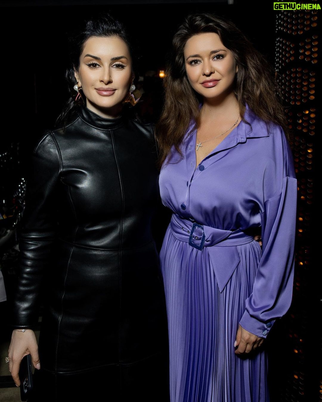 Tina Kandelaki Instagram - Еще апрель, а мы уже думаем вперед про предстоящий летний сезон и еще немного про осень. Именно об этом мы вчера рассказали на нашей закрытой презентации «ТНТ в разгаре» для рекламодателей. Конечно же, мы рассказали не только о планах (stay tuned), но и об успехах: наш телеканал по-прежнему №1 по предоставлению различных возможностей для спонсорства с невероятным показателем в 63%. И вы же знаете, цифры никогда не врут. Спасибо Александру Александровичу за доверие, нашему сейлз-гению Кате Веселковой @veselkovakatya за космически высокие продажи, а также всей нашей огромной команде — вы у нас лучшие. И конечно, нашим любимым рекламодателям! С нами вам никогда не будет скучно😉 Газуем!