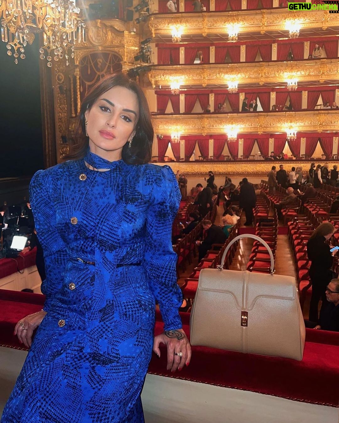 Tina Kandelaki Instagram - Театр начинается с вешалки, а первое столкновение с ним начинается, видимо, с этой клишированной фразы. Сегодня всемирный день театра, поделитесь, как вы впервые пришли в театр и что это была за постановка?