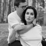 Tina Kandelaki Instagram - Дорогой и любимый муж, позволь мне в честь твоего дня рождения сформулировать наши отношения так: для меня ты номер один, и нет даже номера два. Я никогда не встречала другого мужчину, с которым хотела бы быть. Я хотела бы быть тобой, потому что ты давно уже я, и наоборот. В какой момент мы так срослись мозгами, уже сама не помню, и как было до тебя тоже. Но мир с тобой стал ярче и увлекательнее в тысячу раз, как будто кто-то зажег 1000 лампочек в комнате. Говорят, человек дважды счастлив: когда рождается и когда понимает, для чего. А если еще и есть, с кем делиться, то это редкий шанс небес. Давай улыбнемся им сегодня и мысленно поблагодарим за то, что они сделали ставку на классного парня.