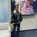 Tina Kandelaki Instagram - С — стабильность. #БитваЛуков по выходным и фотографии только из офиса) В этот раз три претендента на звание лучшего: - тотал-блэк с вырезом - классическое комбо водолазка + строгое пальто - уютная дубленка в сочетании с прямыми джинсами Как всегда, голосуйте сердцем!)