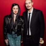 Tina Kandelaki Instagram - Wink, START и НТВ снова создали отличный сериал. Не могла пропустить премьеру Жоры Крыжовникова «Слово пацана. Кровь на асфальте». Шикарно! Время, атмосфера, эмоции, интонации — всё на высшем уровне Ни для кого не секрет, что в нашей стране был период, когда криминал становился основной ролевой моделью для всех молодых парней. На фоне нашей толерантности, феминизма, сопротивления абьюзивности и т. п., конечно, сейчас представить такой полярный мир практически невозможно. Но, друзья, ведь это всё правда! И самое главное, чтобы мы избежали повторения 90-х, потому что искусственная романтизация того времени ни к чему хорошему не приведет — это факт. Спасибо большое коллег, что напомнили о нашем советском прошлом. Первую серию уже можно посмотреть на Wink и START. Осторожнее, затягивает! #словопацана #wink #ири #нмгстудия #toomuchproduction #нтв @slovopacana.wink @start.ru @ntvru