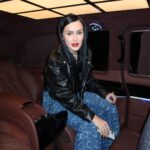 Tina Kandelaki Instagram - Многие люди, как говорил мой любимый писатель Фицджеральд, склонны преувеличивать отношение к себе других людей. Они считают, что вызывают сложную гамму чувств симпатии и антипатии. Вы знаете, в силу своей профессии я давно не культивирую эту мысль. Нравится или не нравится, но я уже достигла того возраста, когда именно этот момент в отношении себя я ничуть не преувеличиваю. Всем, кто был со мной в моем личном календарном году, я желаю идти так же вместе вперед. Но и тем, кто в отношениях со мной не сумел пройти дальше и автоматически откатился назад, хочу сказать — большое спасибо. Это хороший жизненный урок. С кем бы мы ни общались в этом удивительном сериале под названием «Жизнь», если мы прекратили общение — значит, это кому-нибудь нужно, как говорил великий классик. Потому что всё, всё, что происходит каждую минуту, каждую секунду в нашей жизни, дает нам возможность сравнивать и выбирать самое интересное для нас самих. «Истина познаётся в сравнении», и только так мы можем принимать какое-то решение, которое выведет на удивительный, новый поворот судьбы. Спасибо всем, с кем иду вперед, и спасибо тем, кто остался позади. Всё это для меня — самое увлекательное путешествие в жизни, которое уже длится 48 лет подряд. С днем рождения меня! Я счастливая многодетная мама и любимая жена, и этим всё сказано ❤️