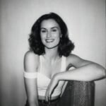 Tina Kandelaki Instagram - Хотела устроить битву между современной мной и из 90-х, но как будто получается битва между блондинкой и брюнеткой. Весна всегда манит экспериментами. Что скажете? Какая фотография больше нравится?