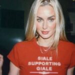Tina Kandelaki Instagram - Хотела устроить битву между современной мной и из 90-х, но как будто получается битва между блондинкой и брюнеткой. Весна всегда манит экспериментами. Что скажете? Какая фотография больше нравится?