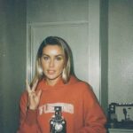 Tina Kandelaki Instagram - Хотела устроить битву между современной мной и из 90-х, но как будто получается битва между блондинкой и брюнеткой. Весна всегда манит экспериментами. Что скажете? Какая фотография больше нравится?