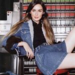 Tina Kandelaki Instagram - Хотела устроить битву между современной мной и из 90-х, но как будто получается битва между блондинкой и брюнеткой. Весна всегда манит экспериментами. Что скажете? Какая фотография больше нравится?