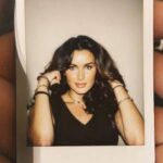 Tina Kandelaki Instagram - Хотела устроить битву между современной мной и из 90-х, но как будто получается битва между блондинкой и брюнеткой. Весна всегда манит экспериментами. Что скажете? Какая фотография больше нравится?