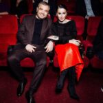 Tina Kandelaki Instagram - Вчера в Москве состоялась премьера сериала «ГДР». Этот сериал делали ИРИ, @itsmore.tv и мои коллеги с @ntvru . И вы знаете, после «Слова пацана» очень интересно, каким будет следующий проект и будет ли этот проект таким же популярным. Я считаю, что «ГДР» — это один из самых главных наших прорывов с точки зрения модной российской пропаганды, модной российской точки зрения на наши же исторические события. Я бы добавила сюда такие понятия, как «своевременность» и «восстановление справедливости». «ГДР» — это жизнь и судьба капитана Нечаева, представителя нашей резидентуры в Германии, человека преданного своей стране. Преданного и работающего вопреки тем, кто принимал решения в угоду собственным амбициям, глупости или предательству. Да, здесь никто не молится ни на Горбачева, ни на Шеварднадзе. И это заставляет смотреть сериал с еще большим интересом.