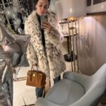 Tina Kandelaki Instagram - Неделя выдалась насыщенной и рабочей, как и сегодняшняя #битвалуков. Какой лук нравится больше? Вы за джинсы/брюки или юбки? Moscow, Russia