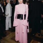 Tina Kandelaki Instagram - Я с раннего детства поняла, что заниматься стилем — это отдельное искусство. К счастью, я достаточно быстро пришла к тому, что мне нужны профессионалы: меня одевали, меня красили, меня причесывали. Это были команды, которые в разные годы занимались мной и способствовали моей внешней трансформации. Я, честно говоря, очень благодарна каждому из тех людей, кто со мной работал. Но в этом году особенно хочу отметить команду, которая сейчас со мной. Ника Шабашова, вам отдельное спасибо за то, что сделали меня гораздо более женственной, продуманной и изысканной. Спасибо Алексею, который очень бережно относится к моему гардеробу. Самира @samira.muah_, которая делает лучший мейк на свете. Благодаря Самире очень многие вещи в моей внешности стали меняться. Лене @coooopp, которая придумала огромное количество моднейших причесок, благодаря которым в программе «Умнее всех» я выгляжу разнообразно. Спасибо всей команде, это был прекрасный год. Лучшее из лучшего собрала в карусель. А теперь: #битвалуков Какой образ нравится больше всего? Moscow, Russia