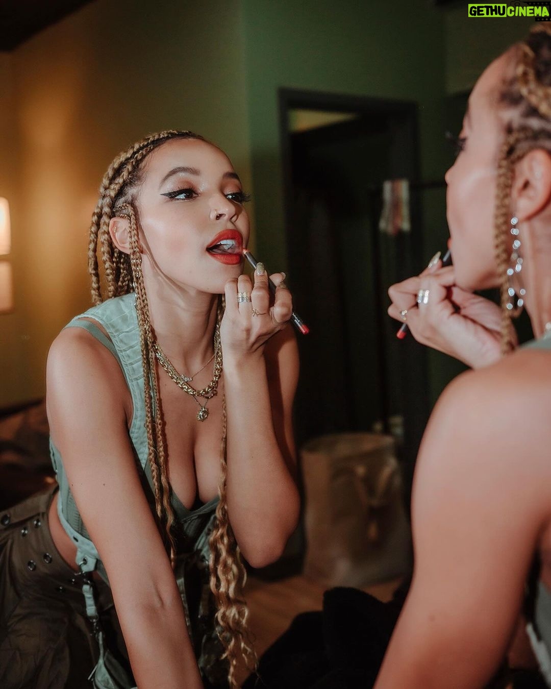 Tinashe Instagram - CHICAGO TONIGHT LFG πΌπ½