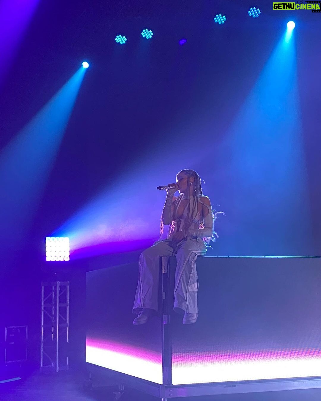 Tinashe Instagram - Back on road 🌟♒️💗🥳‼️🙏🏽🫧🎮🌱🥂😤🚌