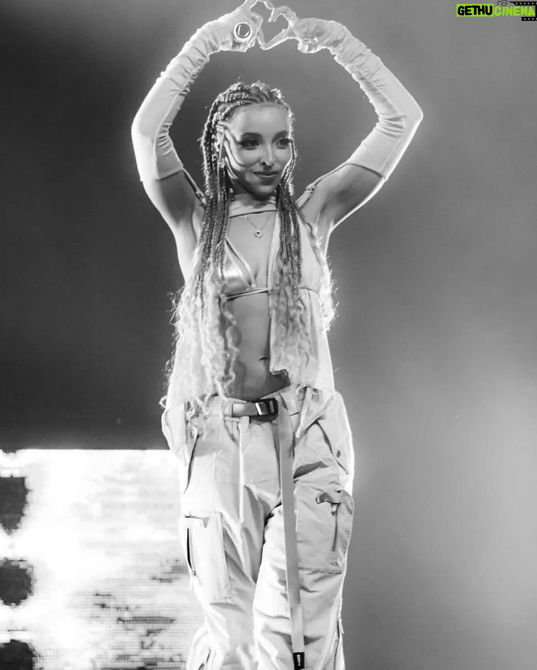 Tinashe Instagram - Back on road 🌟♒️💗🥳‼️🙏🏽🫧🎮🌱🥂😤🚌