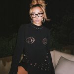 Tinashe Instagram - What’s on your Xmas list ? 🙇🏽‍♀️