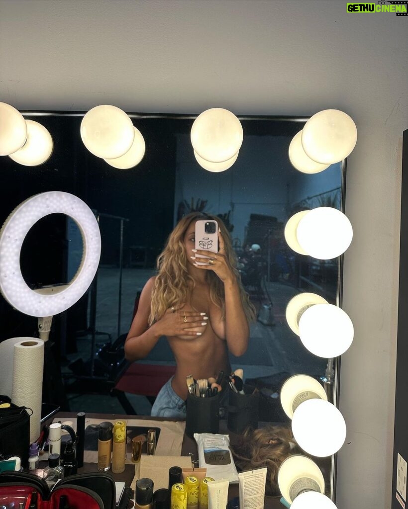Tinashe Instagram - 👀