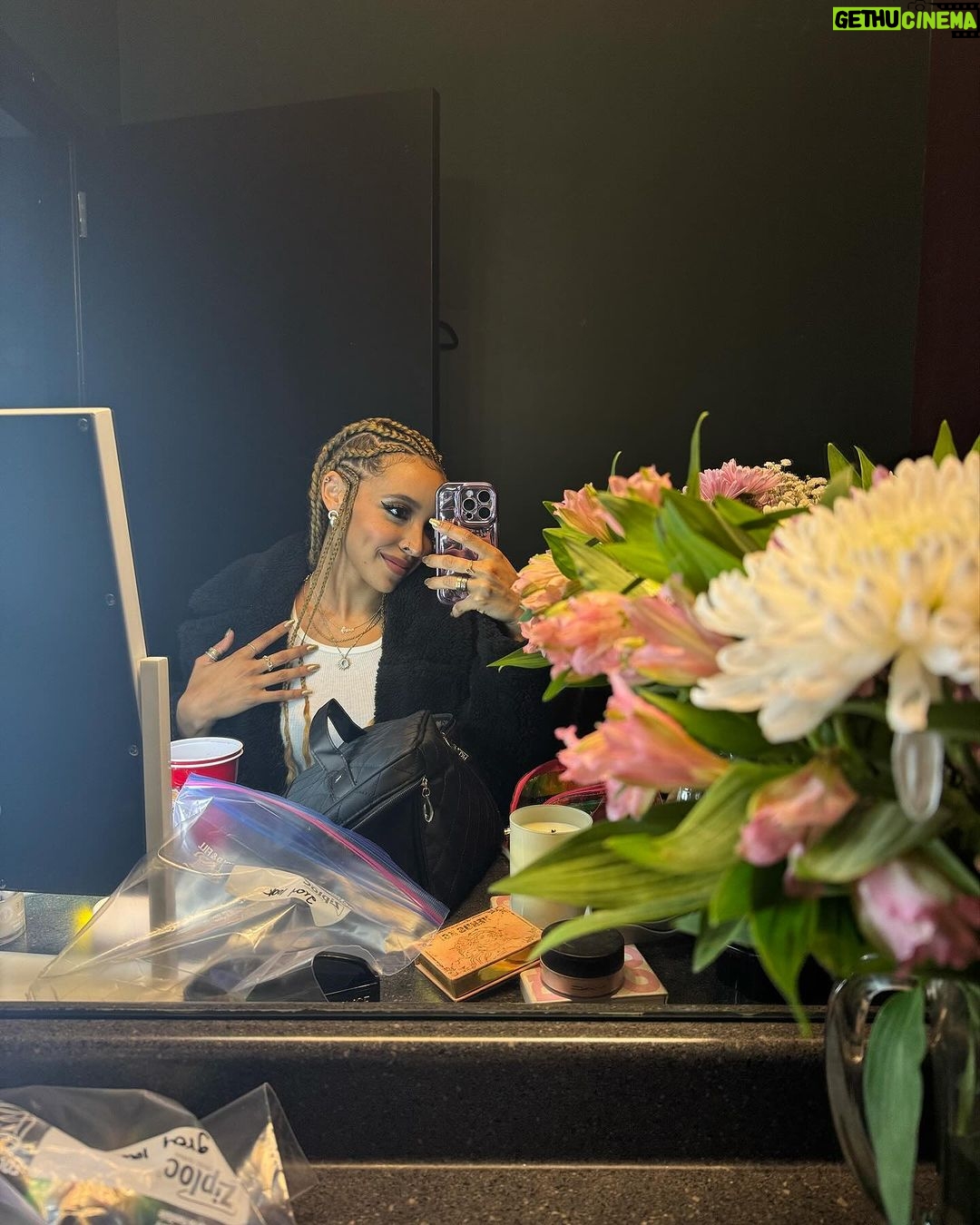 Tinashe Instagram - Back on road 🌟♒️💗🥳‼️🙏🏽🫧🎮🌱🥂😤🚌