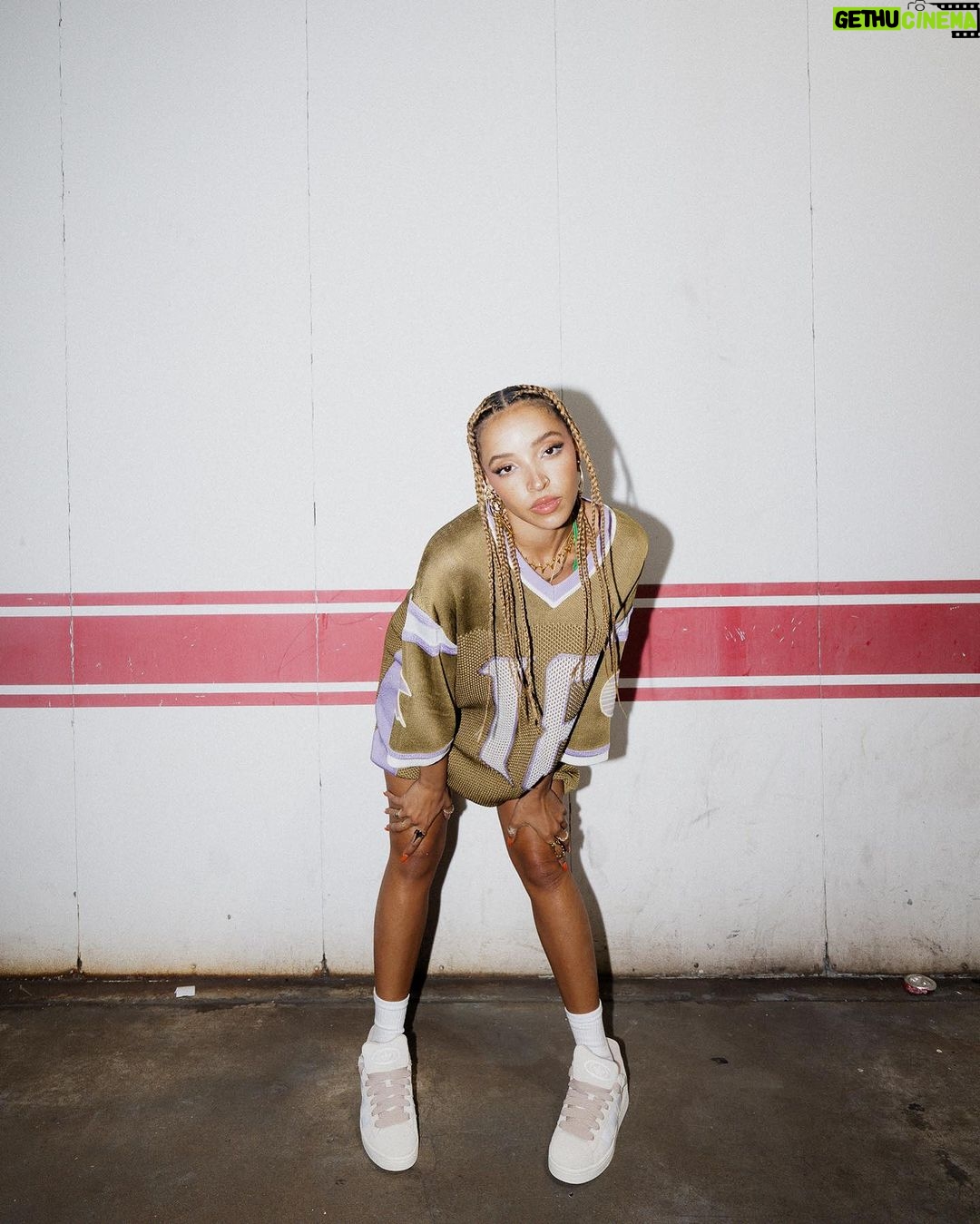 Tinashe Instagram - A1 body but I talk real mean