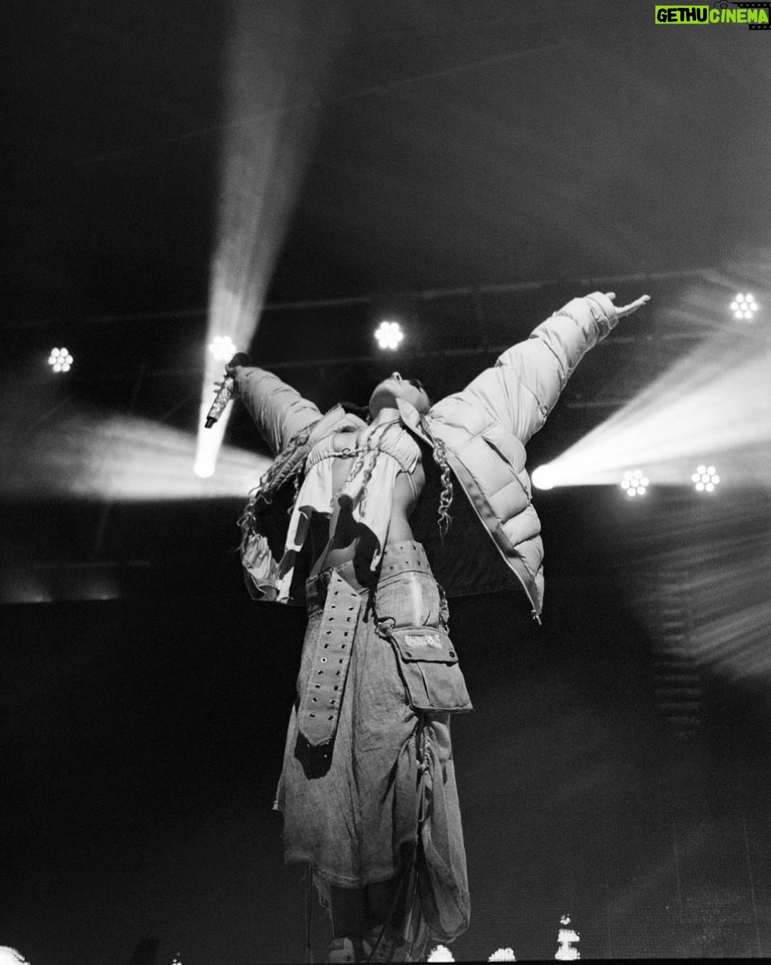 Tinashe Instagram - AUSTRALIA I’m mfn back . Sydney tonight! LETS GO Sydney Austraila