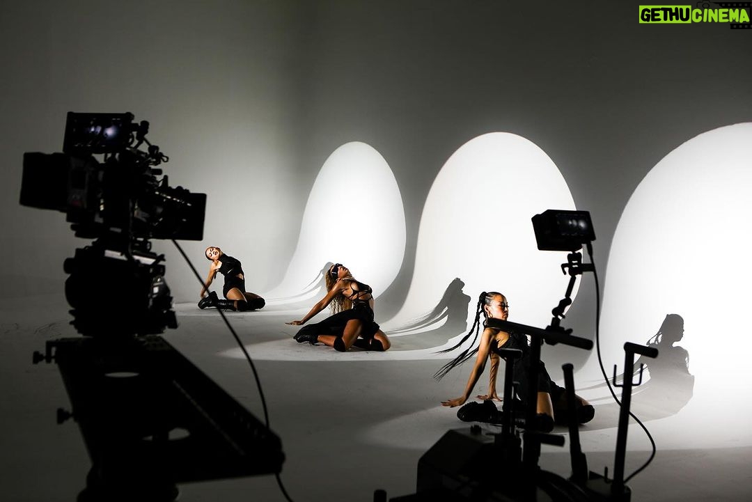 Tinashe Instagram - ONE HOUR until the BB/ANG3L EXPERIENCE 🚨