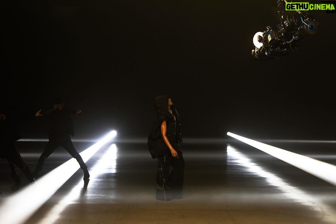 Tinashe Instagram - ONE HOUR until the BB/ANG3L EXPERIENCE 🚨