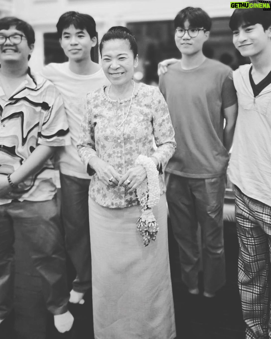 Tinnasit Isarapongporn Instagram -