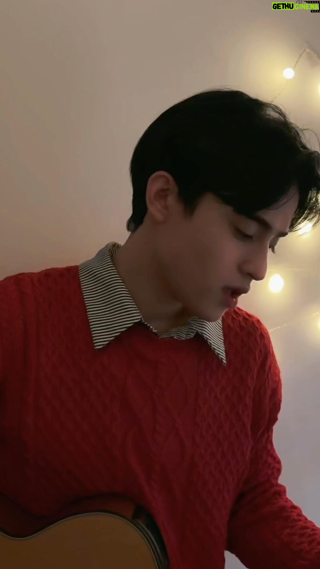 Tinnasit Isarapongporn - 254.5K Likes - 🎄