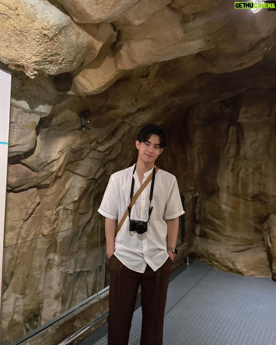 Tinnasit Isarapongporn - 306.5K Likes - Day trip 📚
