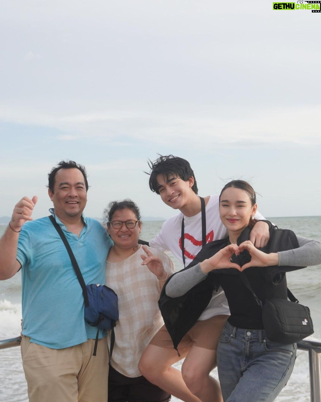 Tinnasit Isarapongporn - 306.1K Likes - Family~