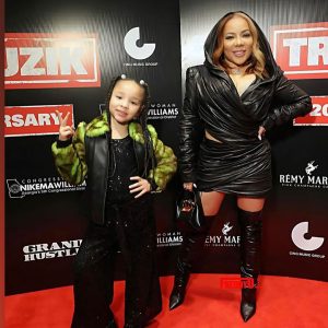 Tiny Harris Instagram - We celebrated our King @tip for #TrapMusik all our kids got together to celebrate the greatness of their father. @zonniquejailee @buddyred @domani @deyjahimani @the_next_king10 @heiressdharris did their thang!! Ps @majorpharris had finals so he didn’t have time for us lol 🤪 #ThisFamilyGotRealTalent #HustleFamily #WeLitFr #GodGotHisHandsOnUsFr 🙏🏼😍❤️