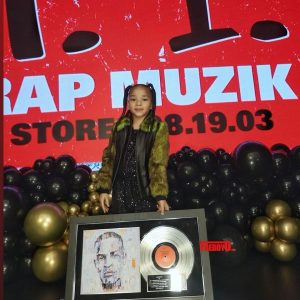 Tiny Harris Instagram - We celebrated our King @tip for #TrapMusik all our kids got together to celebrate the greatness of their father. @zonniquejailee @buddyred @domani @deyjahimani @the_next_king10 @heiressdharris did their thang!! Ps @majorpharris had finals so he didn’t have time for us lol 🤪 #ThisFamilyGotRealTalent #HustleFamily #WeLitFr #GodGotHisHandsOnUsFr 🙏🏼😍❤️
