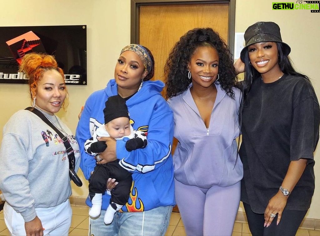 Tiny Harris Instagram - Finally got to meet the @truelegendhd we all fell in love! @kandi @porsha4real Still amazed seeing @sosobrat as a mother!! I love that for her..greatest club in the world!