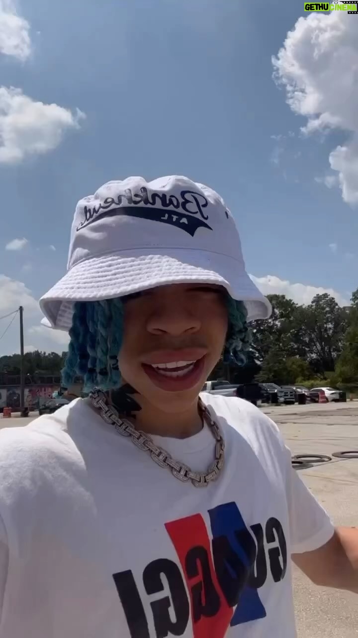 Tiny Harris Instagram - Yes look at my son on his grind! I fucking love to see it!! Happy birthday to my real twin!! My 💓My King @the_next_king10 Love this boy with everything I got & I don’t play about him at all!! Pull up to Wild Fest today 6pm to 12pm @bonfireatl to celebrate wit us!!! My son said I’m trying to start my own Rolling Loud for my city & he went hard on it!! Got ppl driving frm everywhere to be here!!! Turn then my young King!! 1st if many!! Salute u baby!! #KingTurns19 #HappyBirthday #WildFest23 #VirgoSeason ❤️🙌🏽🫶🏼🫡