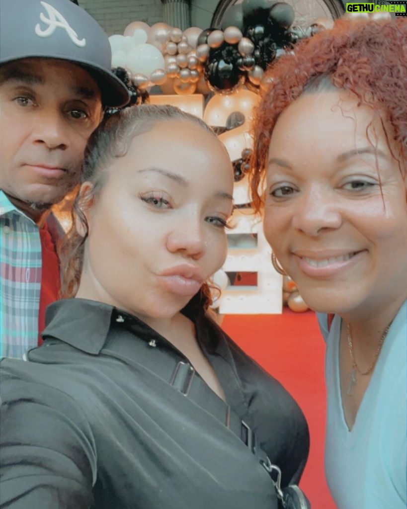 Tiny Harris Instagram - Happy birthday to my big brother #Redd that don’t hit IG but I love you more than life it’s self. Thank you for always putting up with your lil bratty sister who u used to hide all your candy from & I’d still find it & eat it!! Lol best memories! Also u gave me my desire to be an entertainer! One of the best to ever do it!! If only the whole world knew what I know!! Love u down #ReddyRedd 🙏🏽❤️😍🫶🏼 #MyBigBrother #Redd #BirthdayBoy