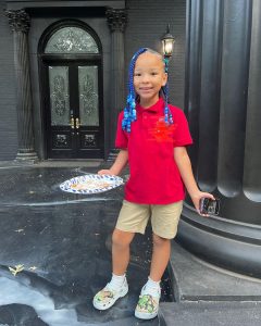Tiny Harris Instagram - My Lil ☀️@heiressdharris 1st day of 2nd grade! Frm the time she was born she was showing signs of a very gifted unique baby! Reading on a 3rd grade level in kindergarten. Amazingly smart & talented & sweet as your favorite candy!! In honor of @bahjarodriguez birthday today she’s showing love to her big sis & @omggirlz We Love u Bae #HeiressDiana #2ndgrader #MommysSunshine #BrainsNBeauty #BlueHairDontCcare #OMGshesAStar 🙏🏽💜 s/o to my niece @_beautifulrose 💇🏽‍♀️ s/o to other niece @mikaylacottle for having my baby together best niece/nanny one could ask for 🤪