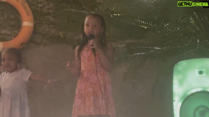 Tiny Harris Instagram - Karaoke & comedy night in Jamaica with the family. @heiressdharris singing her favorite artist #MelanieMartinez Hunter asked for #MJ & well u see the rest! Good family fun!! 🙏🏽😍🙌🏽