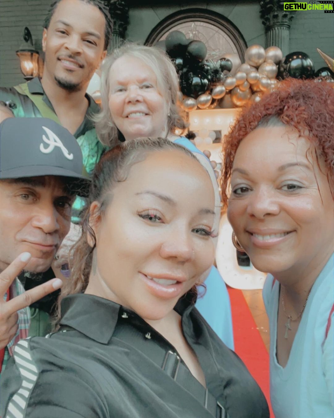 Tiny Harris Instagram - Happy birthday to my big brother #Redd that don’t hit IG but I love you more than life it’s self. Thank you for always putting up with your lil bratty sister who u used to hide all your candy from & I’d still find it & eat it!! Lol best memories! Also u gave me my desire to be an entertainer! One of the best to ever do it!! If only the whole world knew what I know!! Love u down #ReddyRedd 🙏🏽❤️😍🫶🏼 #MyBigBrother #Redd #BirthdayBoy