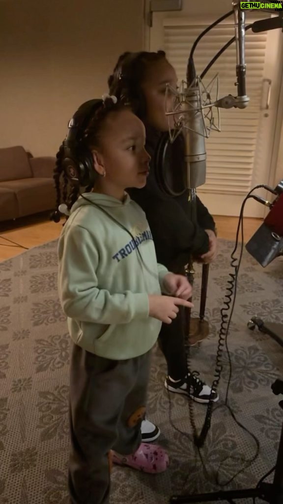 Tiny Harris Instagram - This was the making of @heiressdharris recording the hook to Live Your Life. I love how she trying to get the Rihanna accent lol. & her good buddy @Kams.kronicles giving her some good energy & a few pointers cause she's a singing lil something too. She sung a few Ayeeee wit Heiry. Gotta love & support the kids! God sister @sarais_world in the cut for support as well.