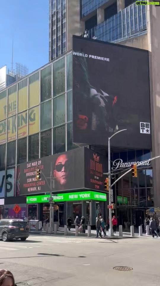 Tiny Harris Instagram - I love to see it baby @the_next_king10 new song "Father Like Son's" World Premier today featuring his talented big Brother @domani I love u both & super proud of u two!! Check out the new video out now!! Thank you @bet_jams & We thank you all for your support for all our kids🙏❤️🤎🙌🏼 #FatherLikeSon #King #Domani #TheHarrisBoys #TimesSquare #NYC🤩
