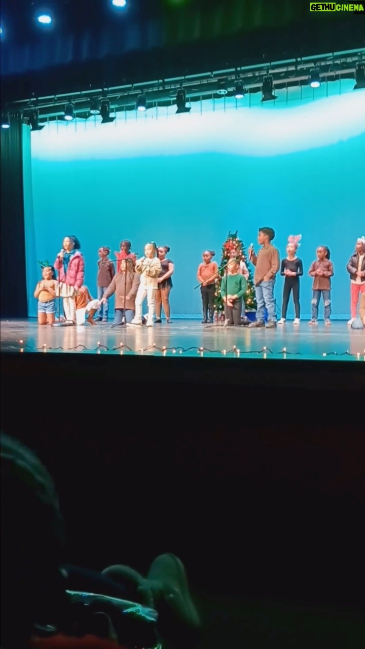 Tiny Harris Instagram - Well my baby @heiressdharris just been a lil busy body! Honoring her father which she literally had to learn the day of. Then school Christmas program the following day. I wish I could post the other soloist. They all did so good but when it doubt it’s better to be respectful. By the way she had me thinking she was gonna sing it full out. Tricked me😏GiveLoveOnChristmas #HeiressHarris #ChristmasProgram #TalentedKids #Jackson5